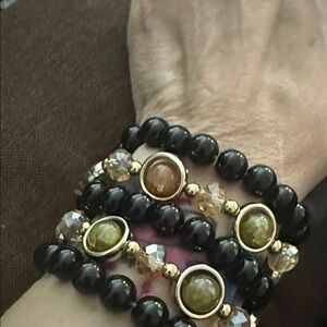 NEW YEAR EVE VIBES - 5 Elegant Black and Gold Beaded Bracelet Set